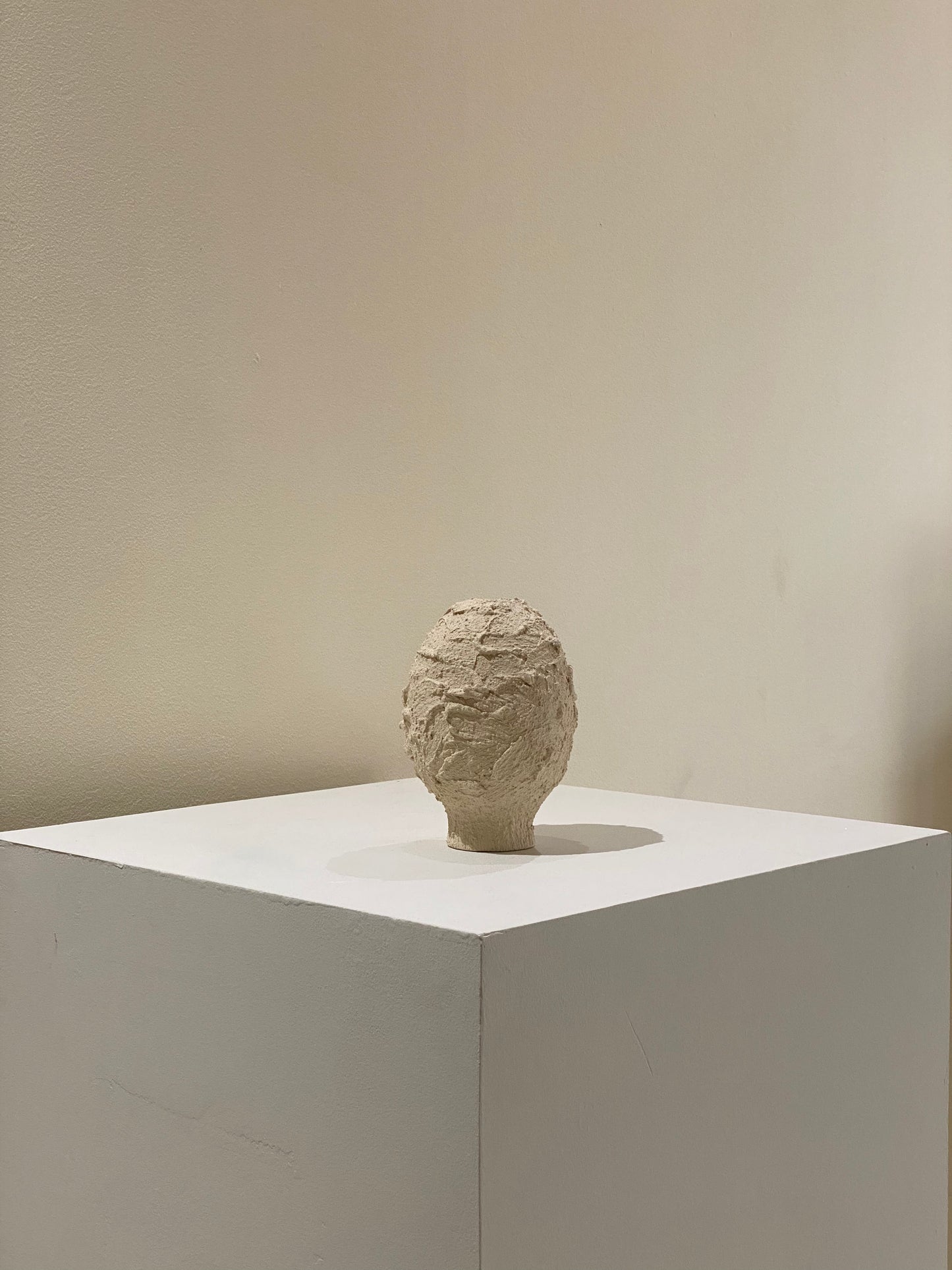 White vase BESHLAND