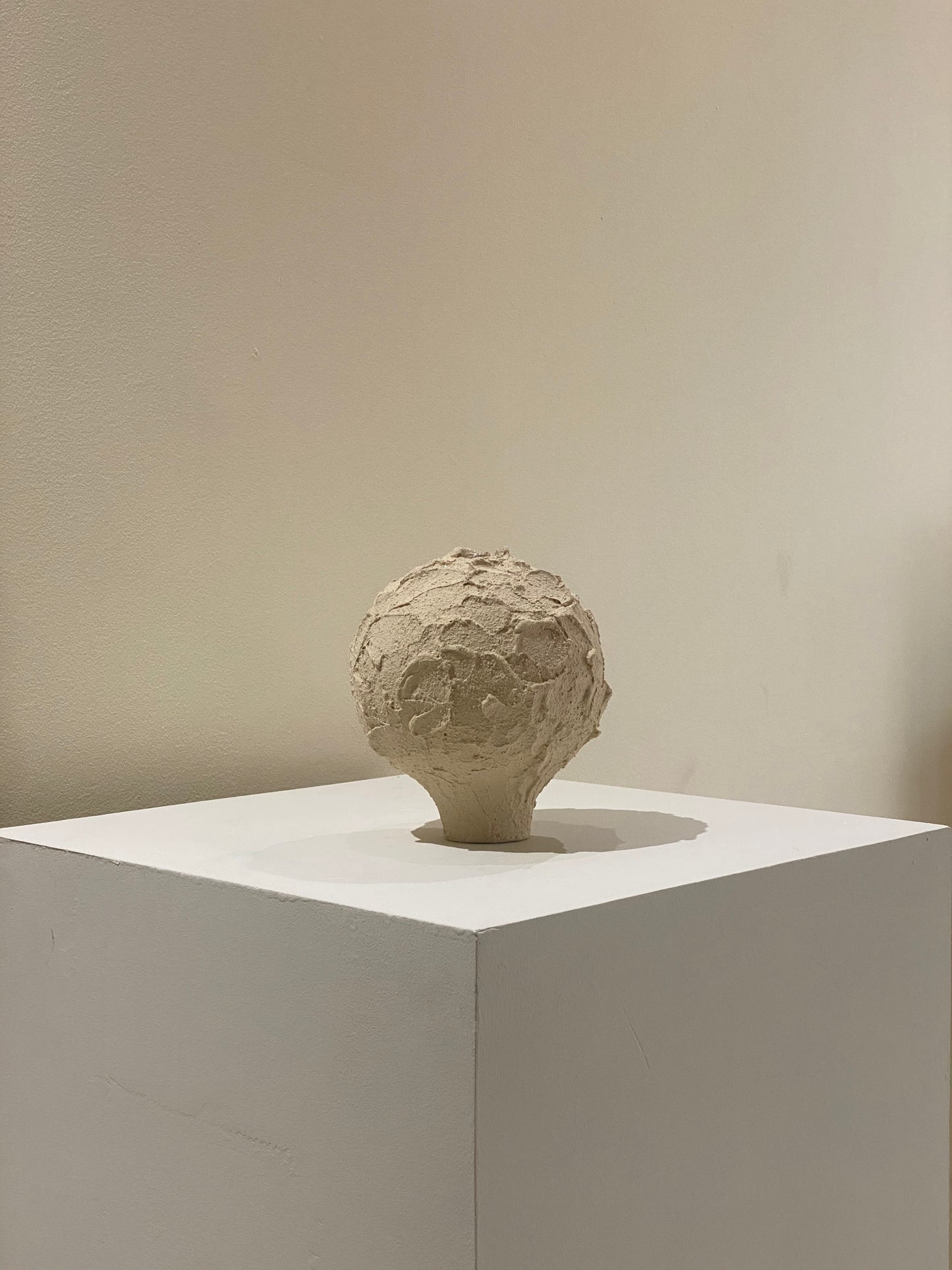 White vase BESHLAND
