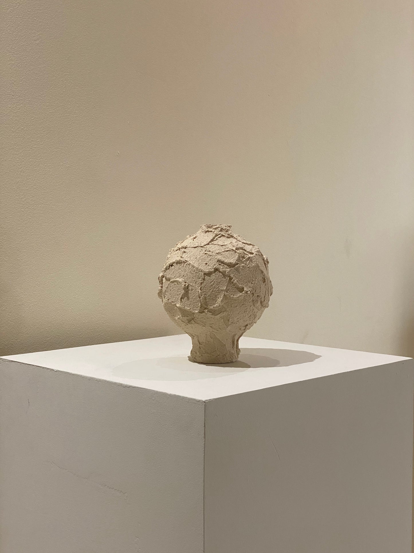 White vase BESHLAND