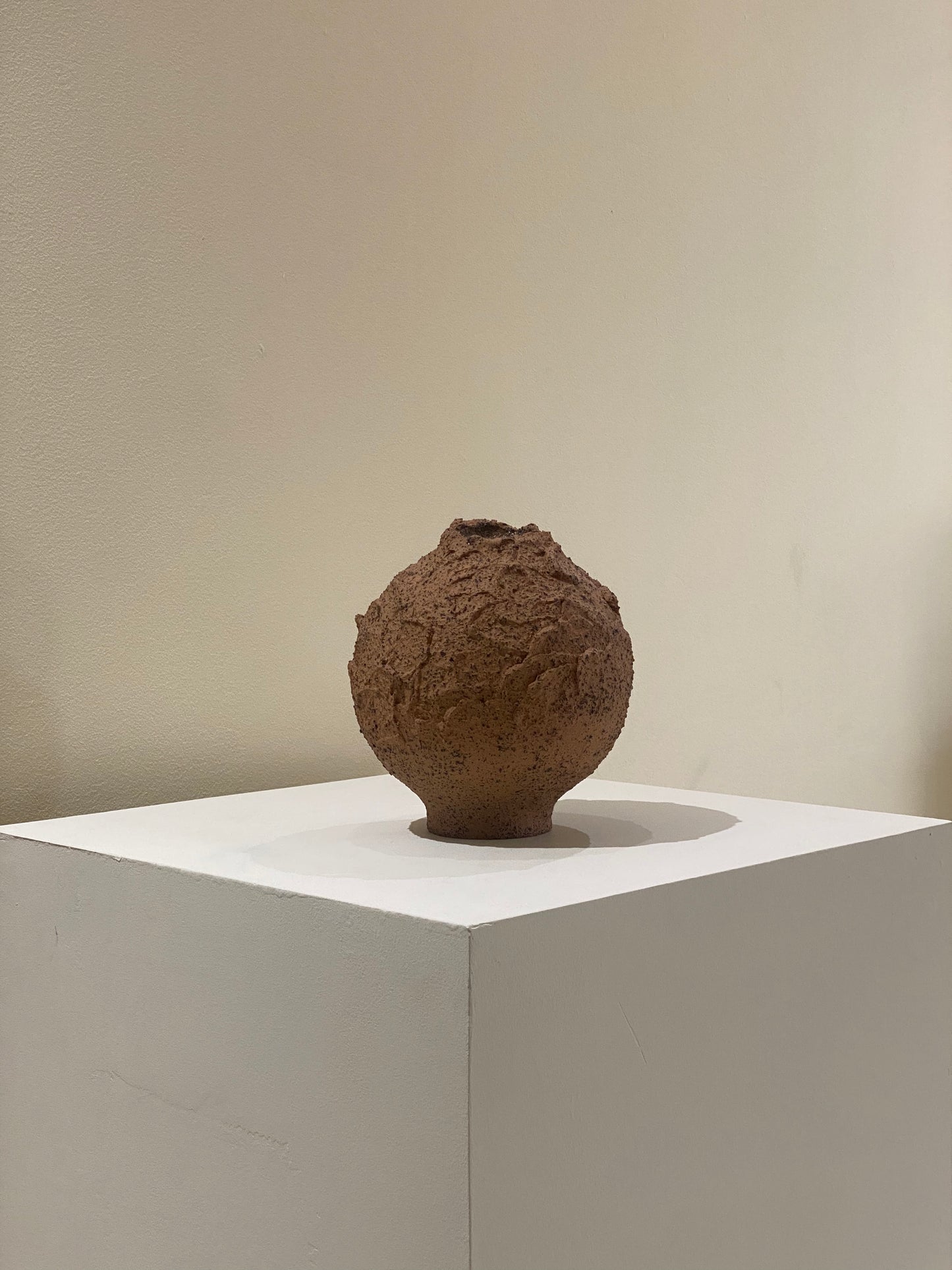 Red Brown vase BESHLAND