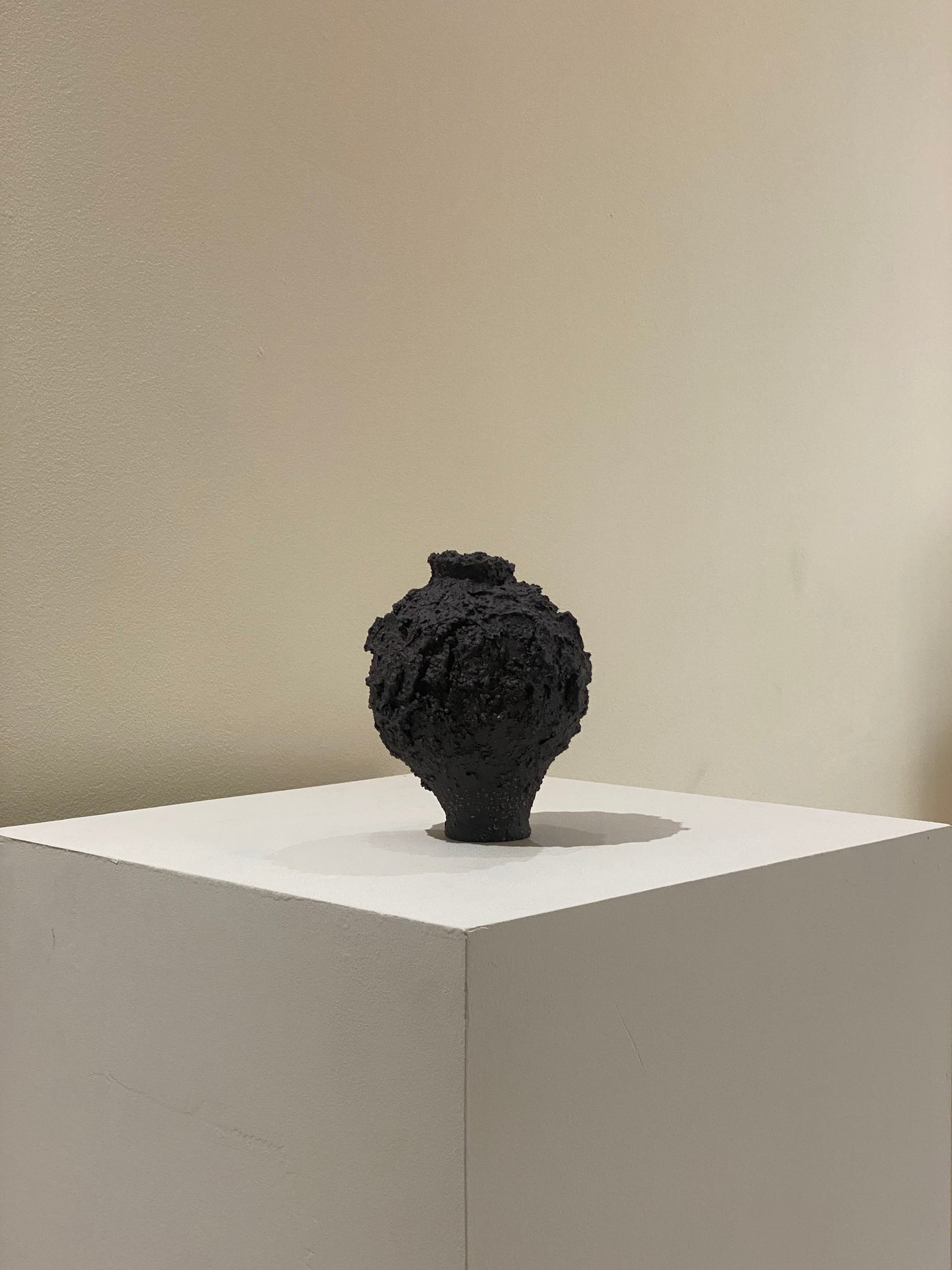Dark Brown vase BESHLAND