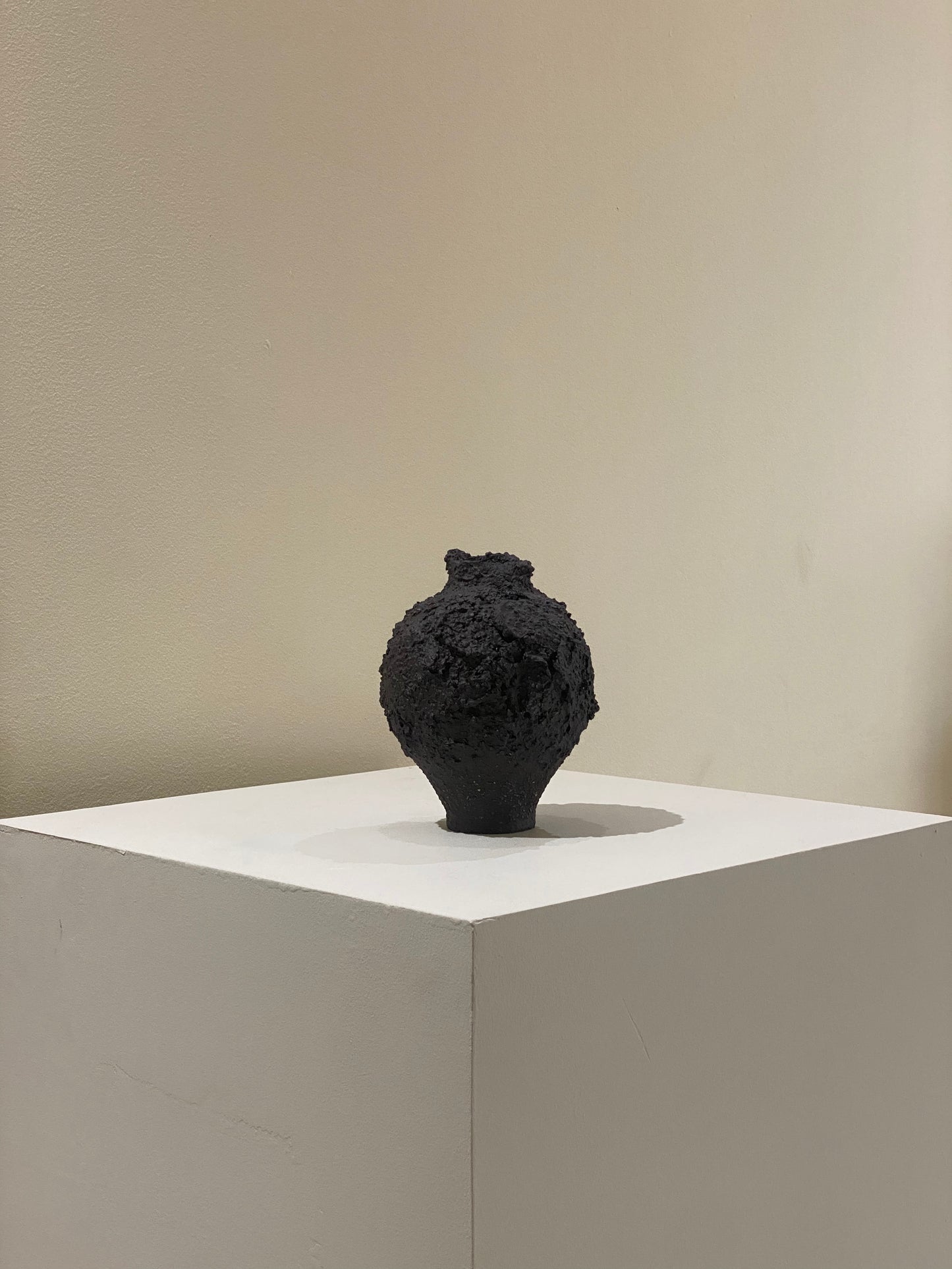 Dark Brown vase BESHLAND