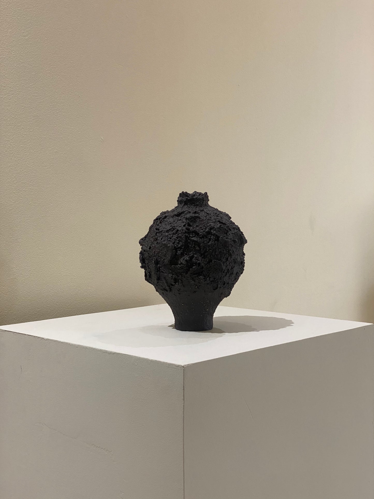 Dark Brown vase BESHLAND