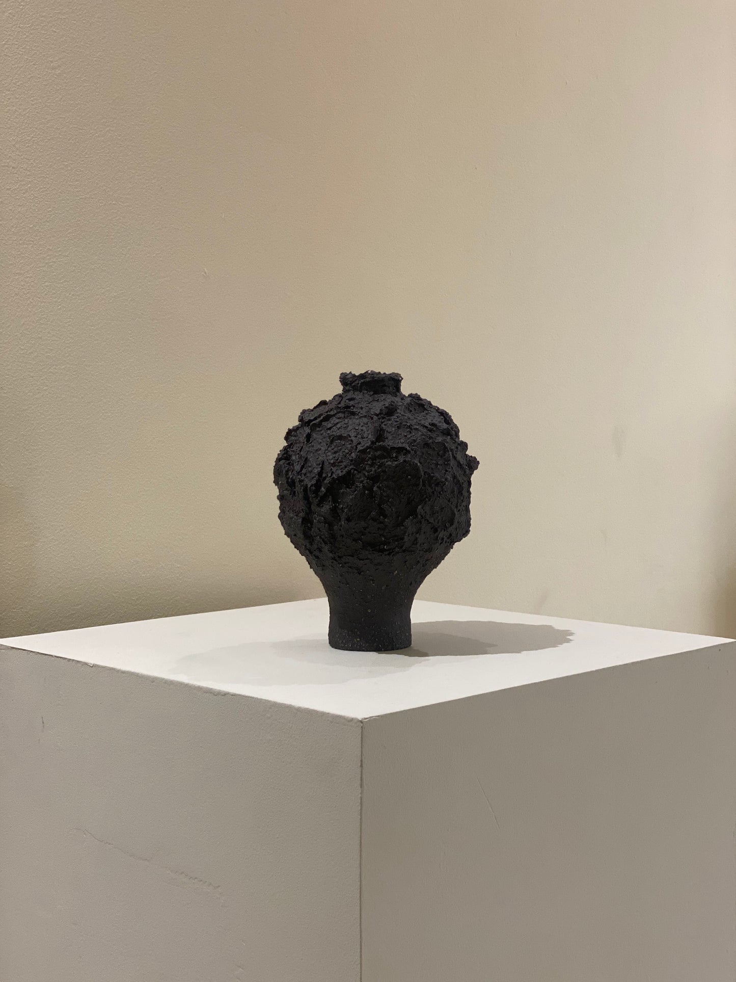 Dark Brown vase BESHLAND