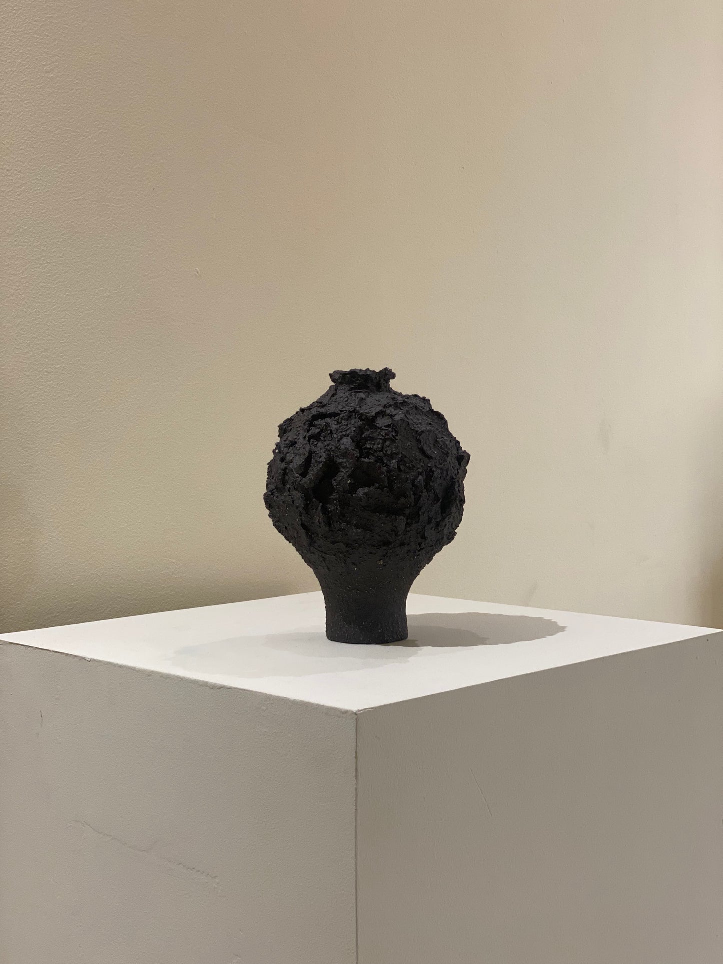 Dark Brown vase BESHLAND