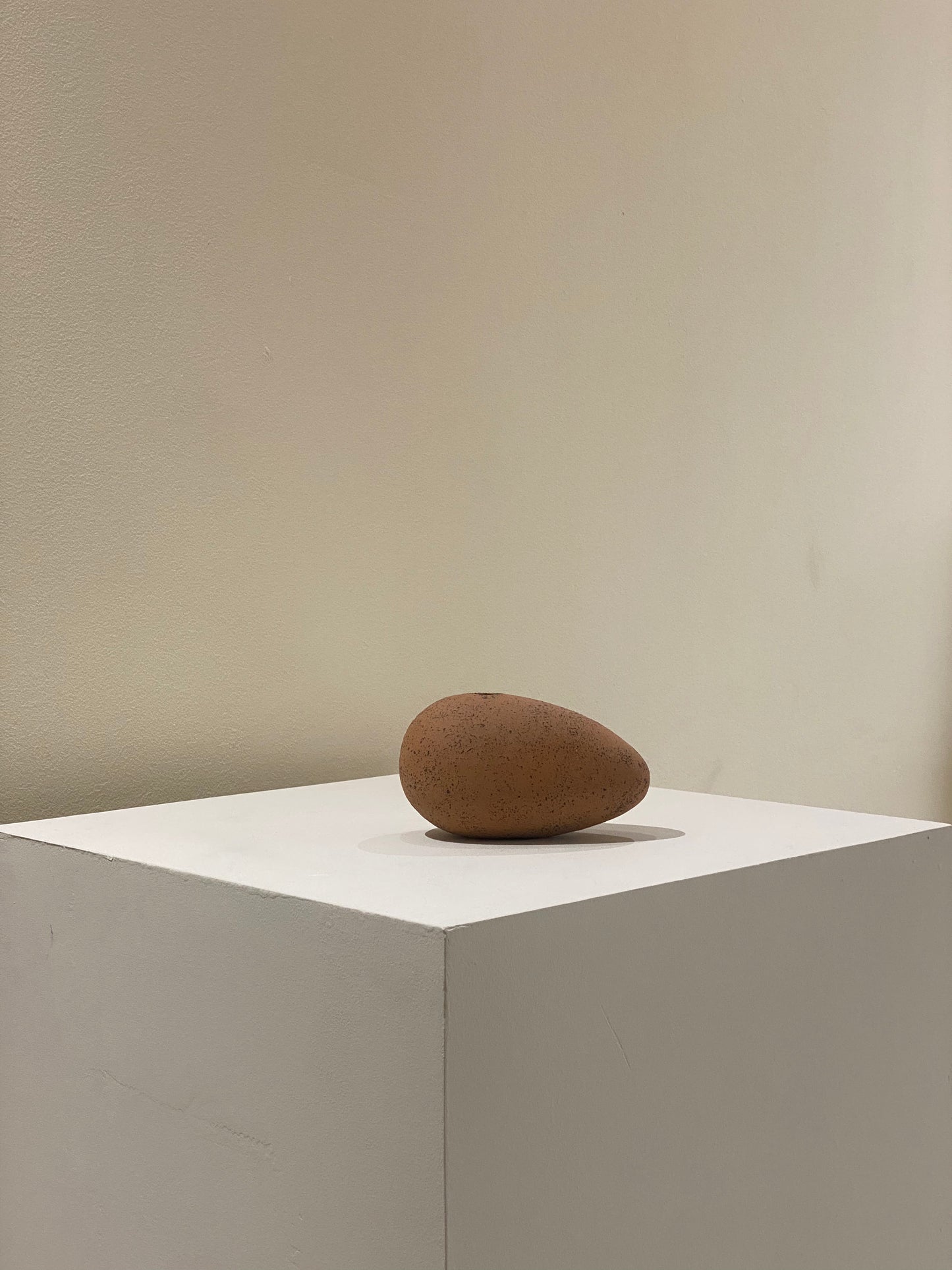 Red Brown sculptural vase BESHLAND