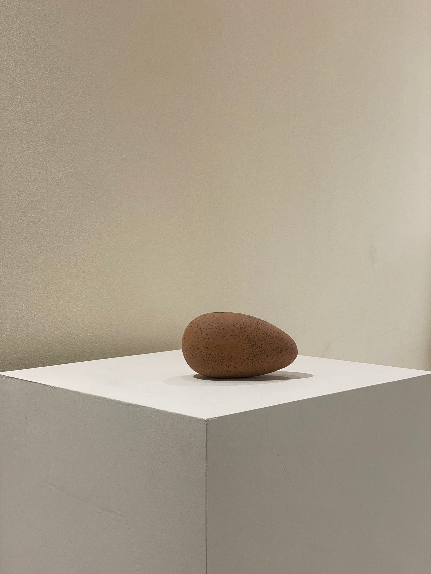 Red Brown sculptural vase BESHLAND