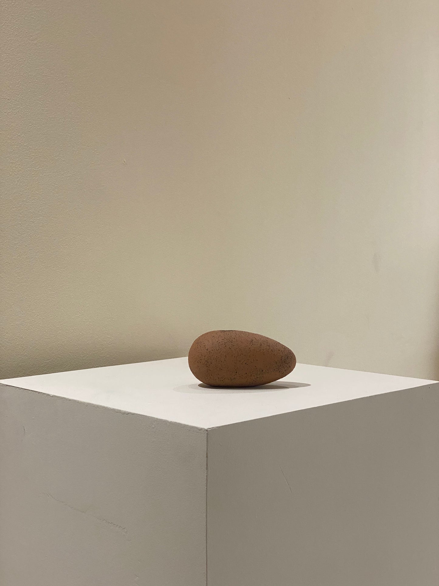 Red Brown sculptural vase BESHLAND