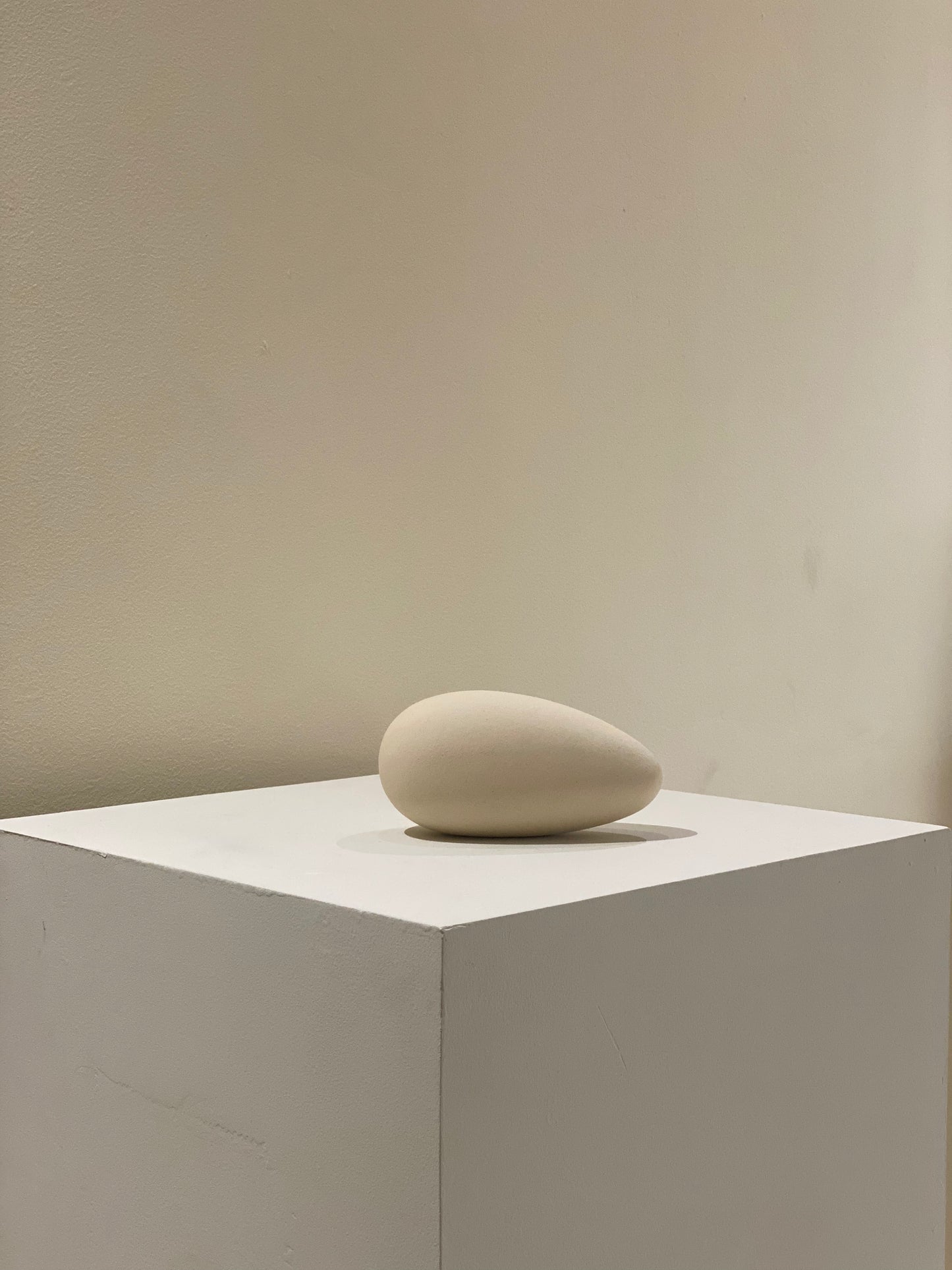 White sculpture BESHLAND