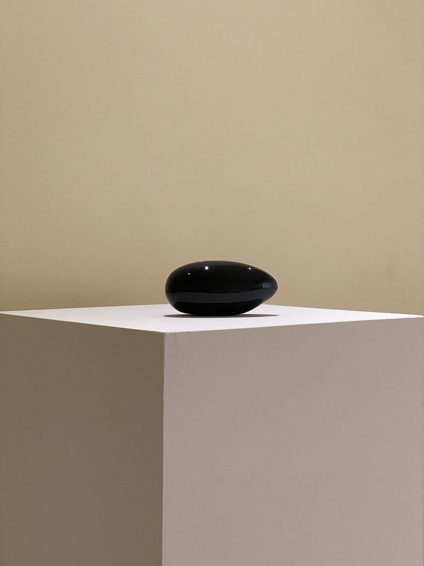 Sculptural vase Black BESHLAND