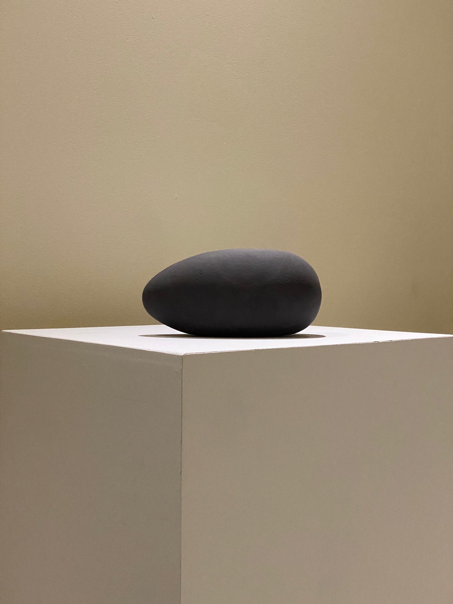 Sculptural vase Black BESHLAND
