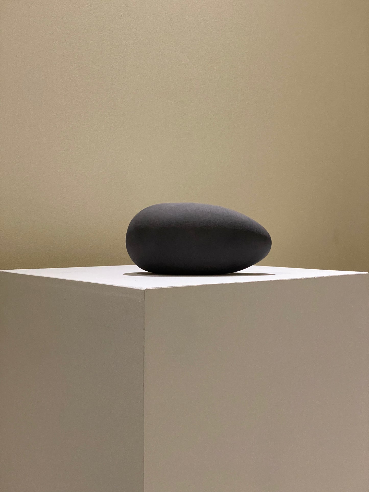 Sculptural vase Black BESHLAND